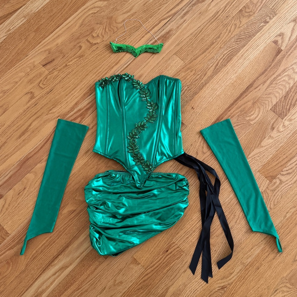 Poison ivy costume Halloween costume